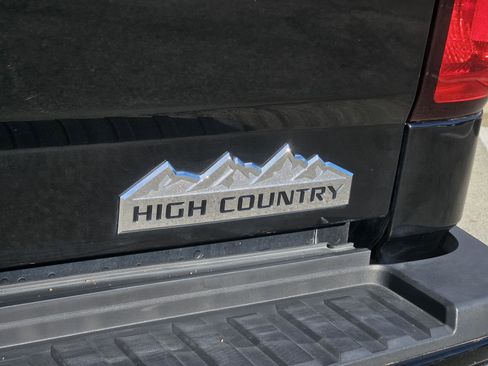 Used 2018 Chevrolet Silverado 2500 High Country w/ Duramax Plus Package image 9