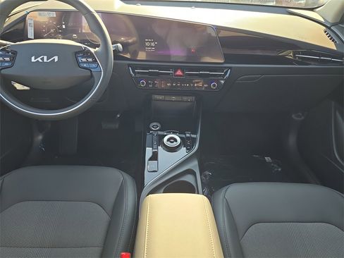 New 2025 Kia Niro Wind image 17
