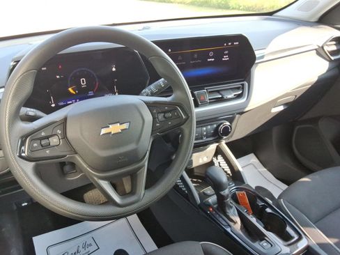 Used 2025 Chevrolet TrailBlazer LT AWD/4WD image 12