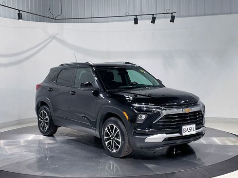 Used 2024 Chevrolet TrailBlazer LT w/ LT Cold Weather Package AWD/4WD image 38