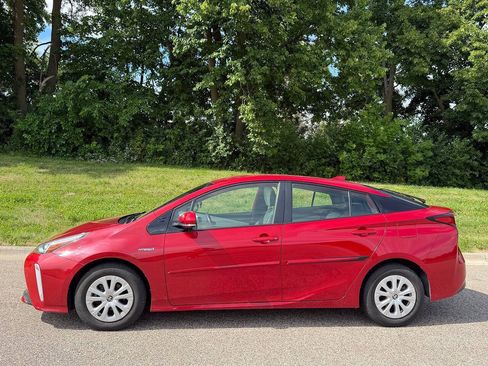 Used 2019 Toyota Prius XLE w/ Advanced Technology Package AWD/4WD image 2