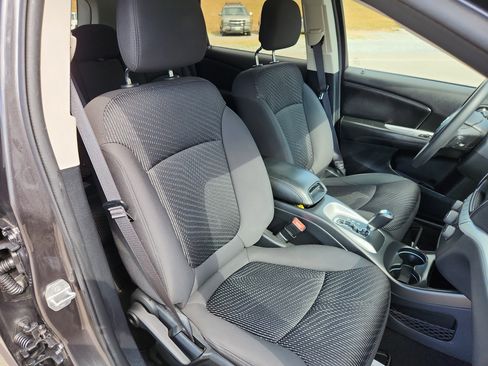 Used 2017 Dodge Journey SE image 41