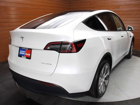 Used 2023 Tesla Model Y Long Range AWD/4WD image 7