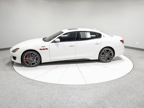 Used 2022 Maserati Quattroporte Trofeo RWD image 34