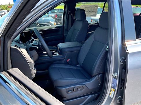 New 2026 Chevrolet Suburban LS w/ LS Custom Edition AWD/4WD image 9