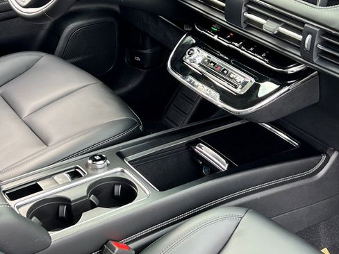 New 2026 Lincoln Corsair Premiere image 11