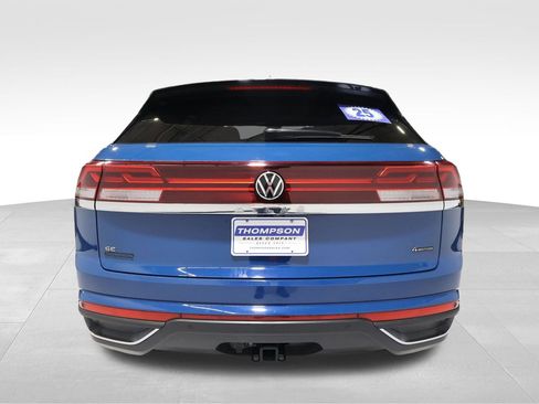 Used 2025 Volkswagen Atlas Cross Sport SE image 3
