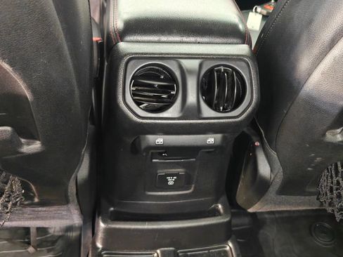 Used 2018 Jeep Wrangler Unlimited Rubicon AWD/4WD image 27