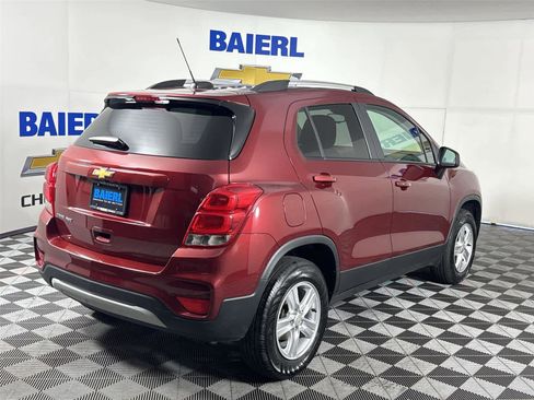 Used 2022 Chevrolet Trax LT w/ LT Convenience Package AWD/4WD image 5