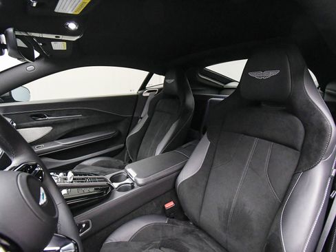Used 2025 Aston Martin V8 Vantage Coupe image 47