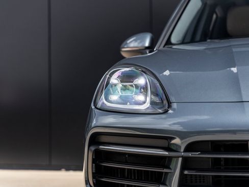Certified 2019 Porsche Cayenne AWD/4WD image 18