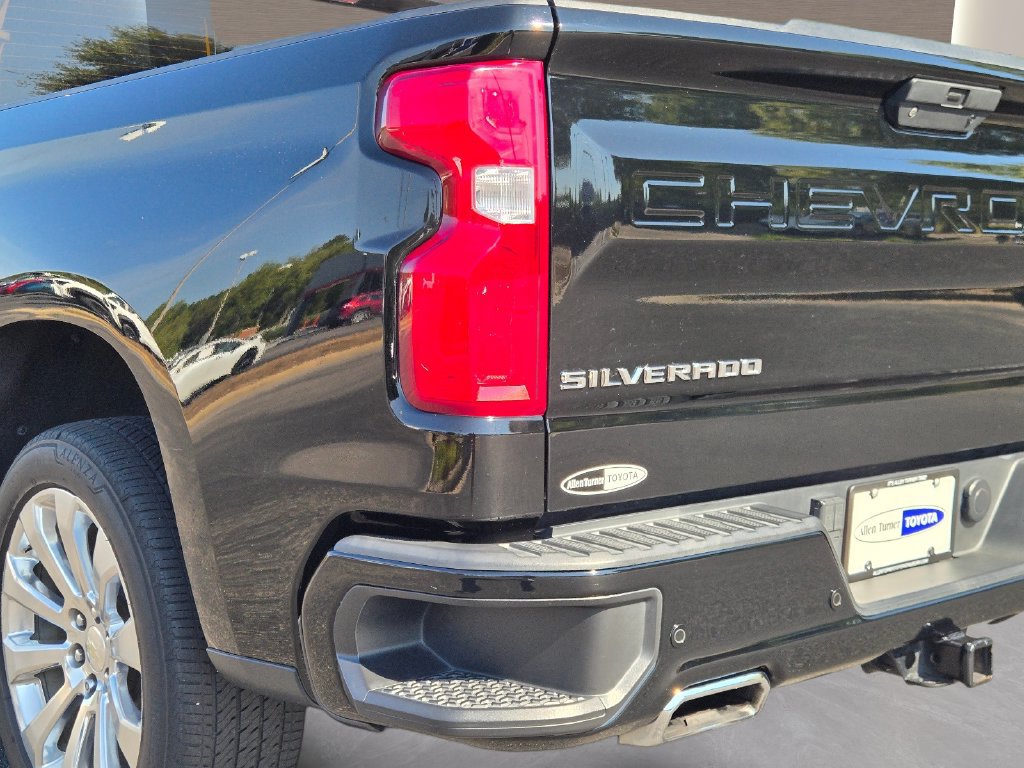 Used 2021 Chevrolet Silverado 1500 High Country w/ Technology Package AWD/4WD image 8