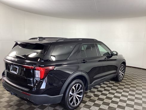 Used 2025 Ford Explorer ST-Line AWD/4WD image 2