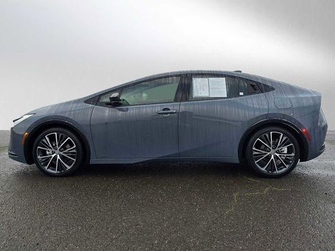Used 2025 Toyota Prius XLE image 7