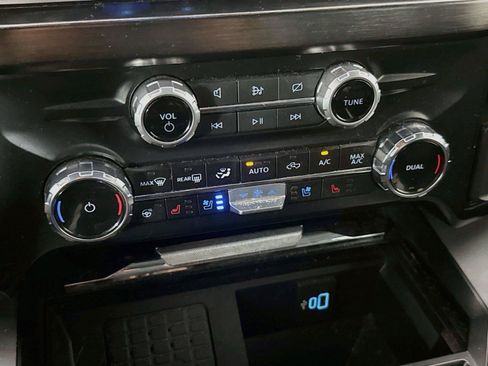 Used 2024 Ford F250 Lariat w/ Lariat Ultimate Package AWD/4WD image 16