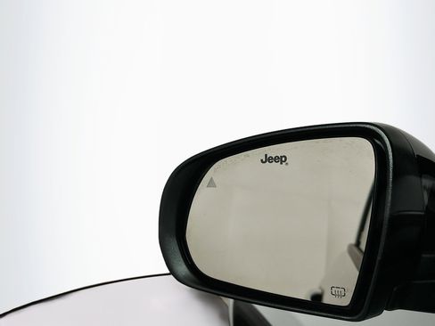 Used 2025 Jeep Compass Limited image 16