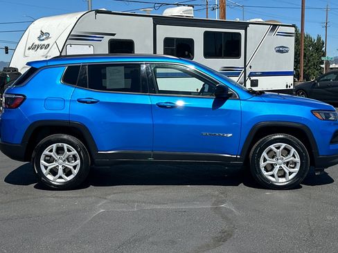 Used 2024 Jeep Compass Latitude image 3