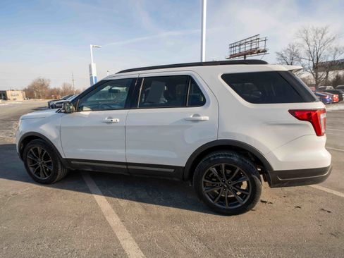 Used 2018 Ford Explorer XLT w/ Equipment Group 202A image 4