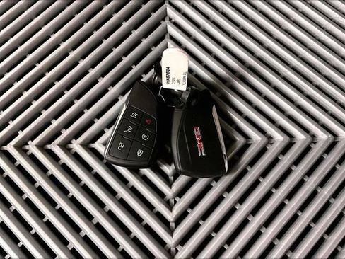 Used 2024 GMC Yukon XL Denali AWD/4WD image 11