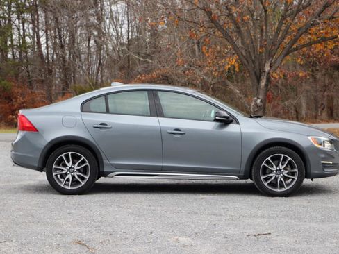 Used 2016 Volvo S60 T5 Cross Country Platinum AWD/4WD image 2