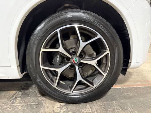 Used 2020 Alfa Romeo Stelvio Ti w/ Active Blind Spot Package AWD/4WD image 10