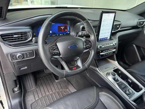 Used 2020 Ford Explorer ST w/ ST Street Pack image 10