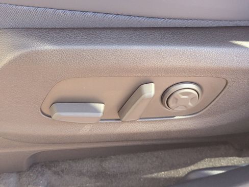 New 2026 Kia Carnival EX image 21