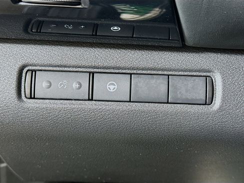 Used 2024 Nissan Pathfinder SV image 17