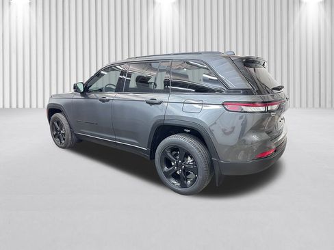 New 2025 Jeep Grand Cherokee Limited w/ Black Appearance Package image 7