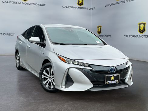 Used 2020 Toyota Prius Prime LE image 3