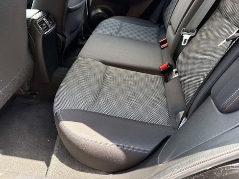 Used 2020 Nissan Rogue Sport SV AWD/4WD image 16