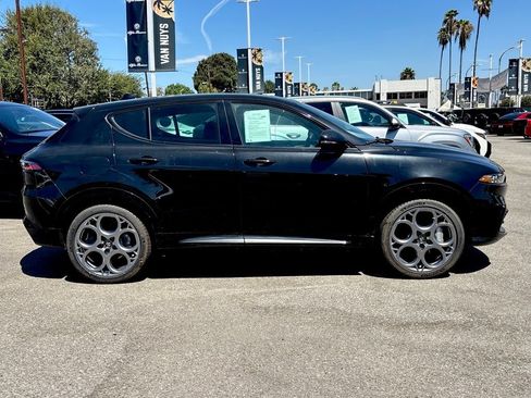 Used 2025 Alfa Romeo Tonale w/ Premium Package AWD/4WD image 2