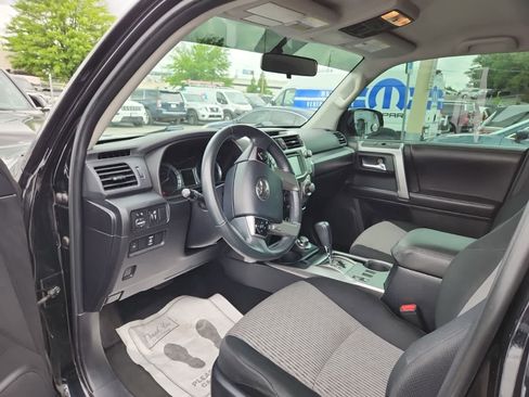 Used 2017 Toyota 4Runner SR5 AWD/4WD image 12