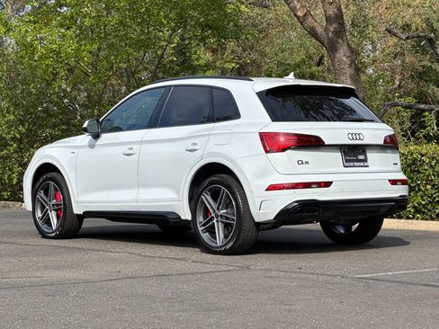Certified 2024 Audi Q5 e Prestige w/ Prestige Package AWD/4WD image 7