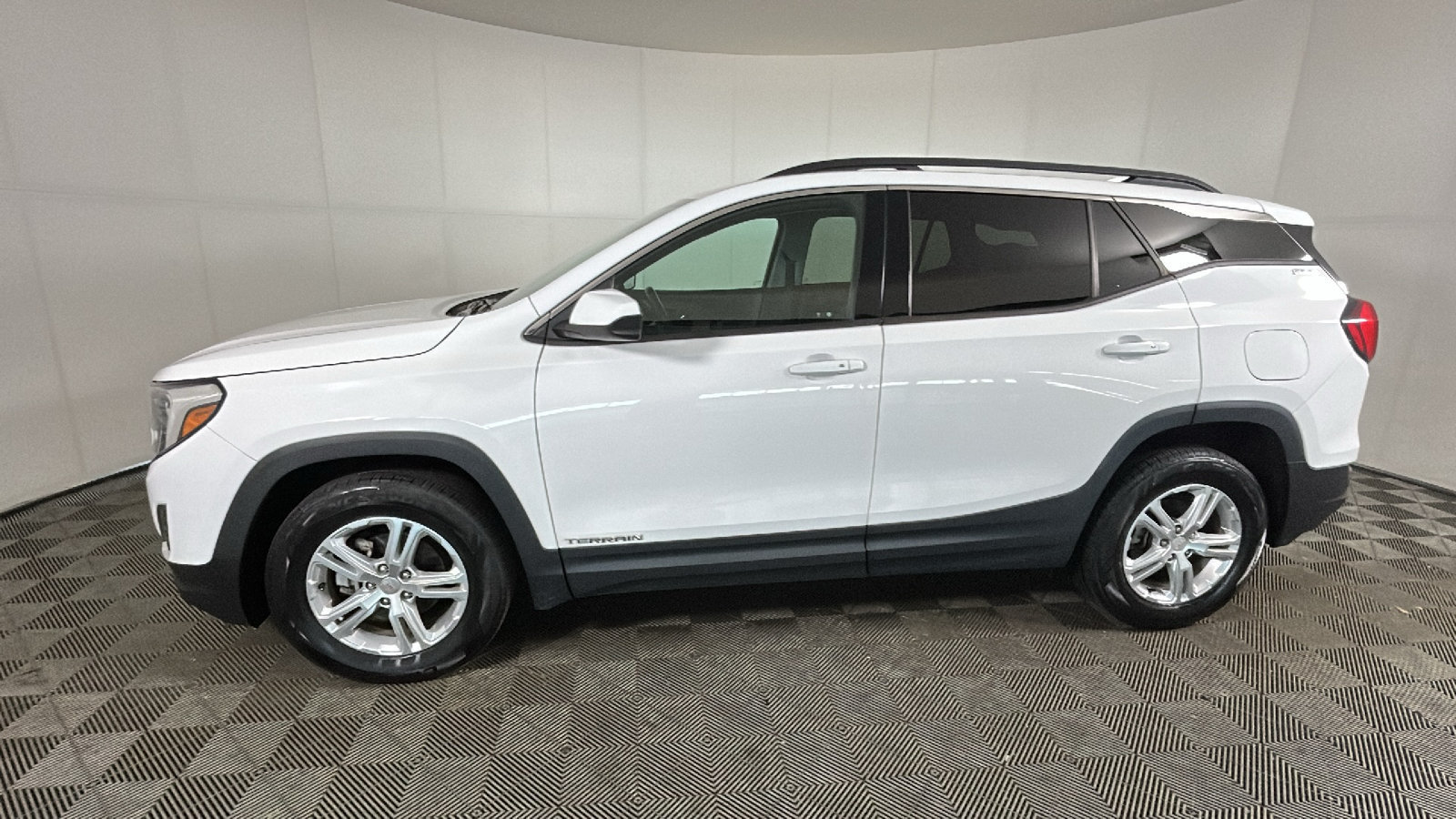 Used 2019 GMC Terrain SLE w/ Driver Convenience Package AWD/4WD image 7