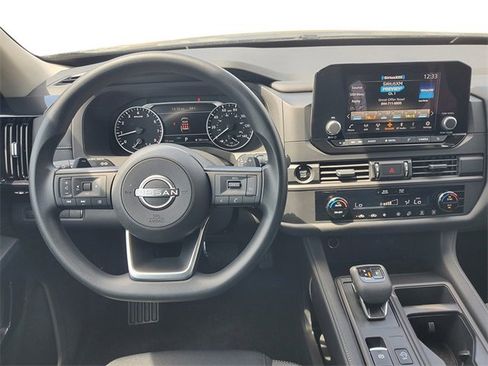 New 2025 Nissan Pathfinder S image 17