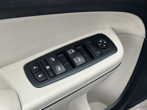Used 2015 Chrysler 300 C w/ Harman/Kardon Audio Group RWD image 56