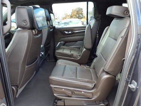 Used 2023 GMC Yukon XL Denali image 12