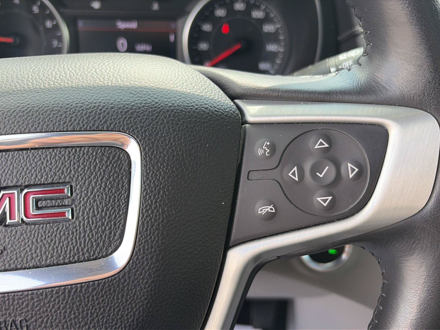 Used 2022 GMC Terrain SLT w/ Infotainment Package II FWD image 18