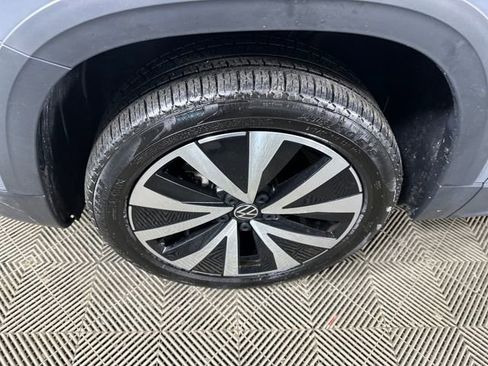 Used 2024 Volkswagen Taos SE image 10