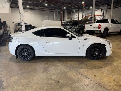 Used 2017 Toyota 86 860 Special Edition RWD image 4