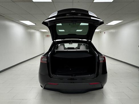 Used 2024 Tesla Model Y Long Range image 39