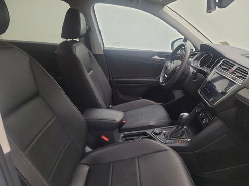 Used 2020 Volkswagen Tiguan SE AWD/4WD image 21
