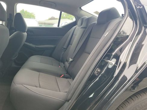 Used 2025 Nissan Altima 2.5 SV FWD image 8