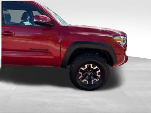 Used 2016 Toyota Tacoma TRD Off-Road AWD/4WD image 32