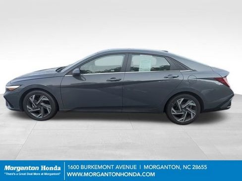 Used 2025 Hyundai Elantra SEL FWD image 4