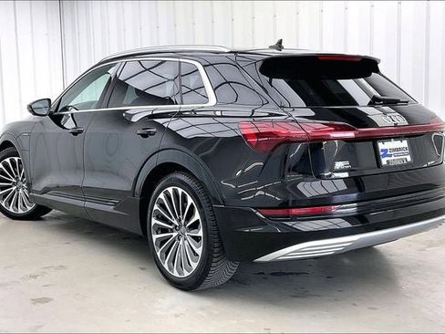 Used 2019 Audi e-tron Prestige w/ Prestige Package image 11