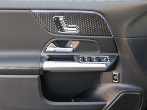 Used 2025 Mercedes-Benz GLA 250 4MATIC image 24