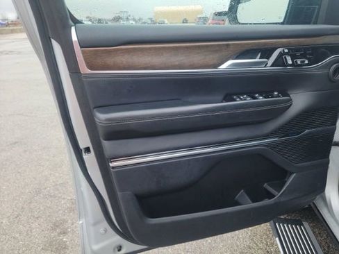 Used 2023 Jeep Grand Wagoneer Series II image 13