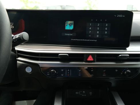 Used 2025 Kia Sorento LX FWD image 18